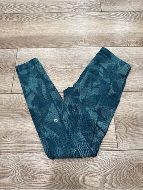 Like new lululemon size 4 leggings